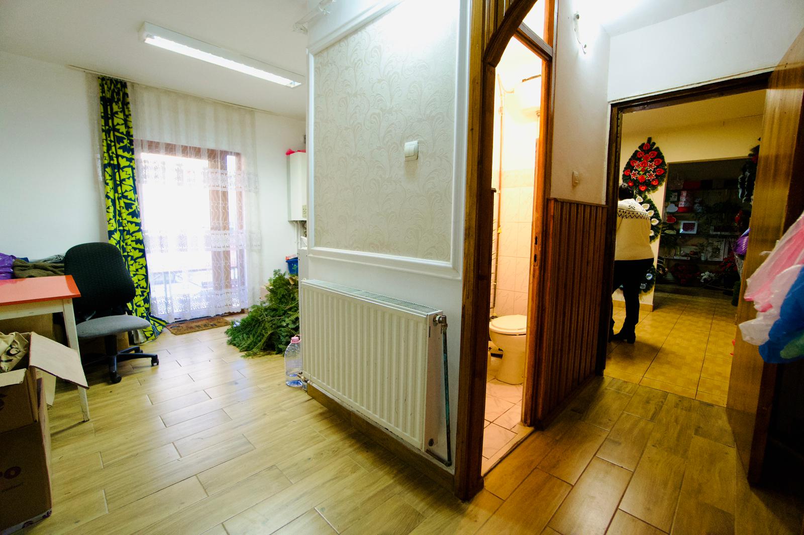 3 Spatii comerciale in Salonta zona Gari.