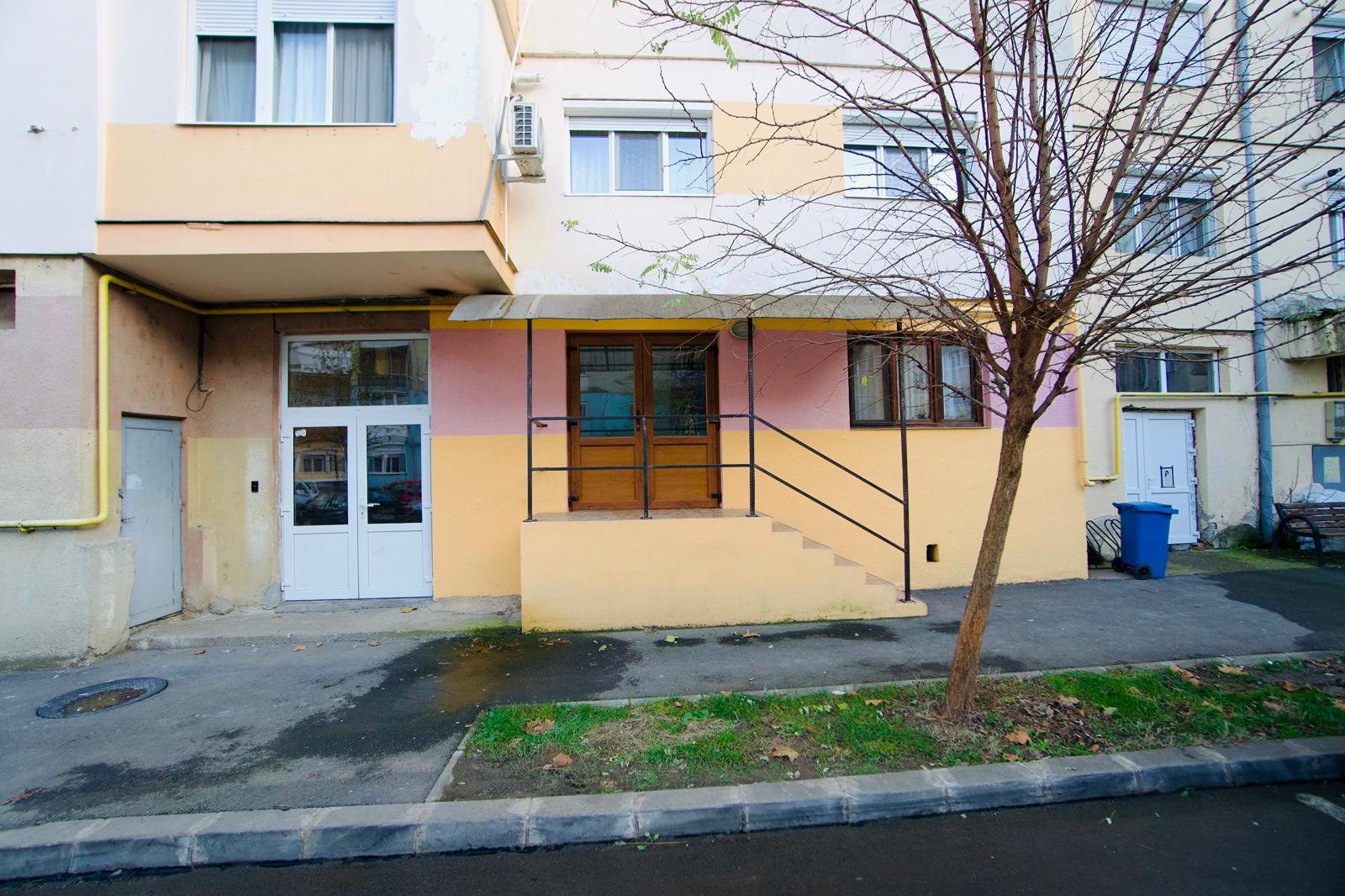 3 Spatii comerciale in Salonta zona Gari.