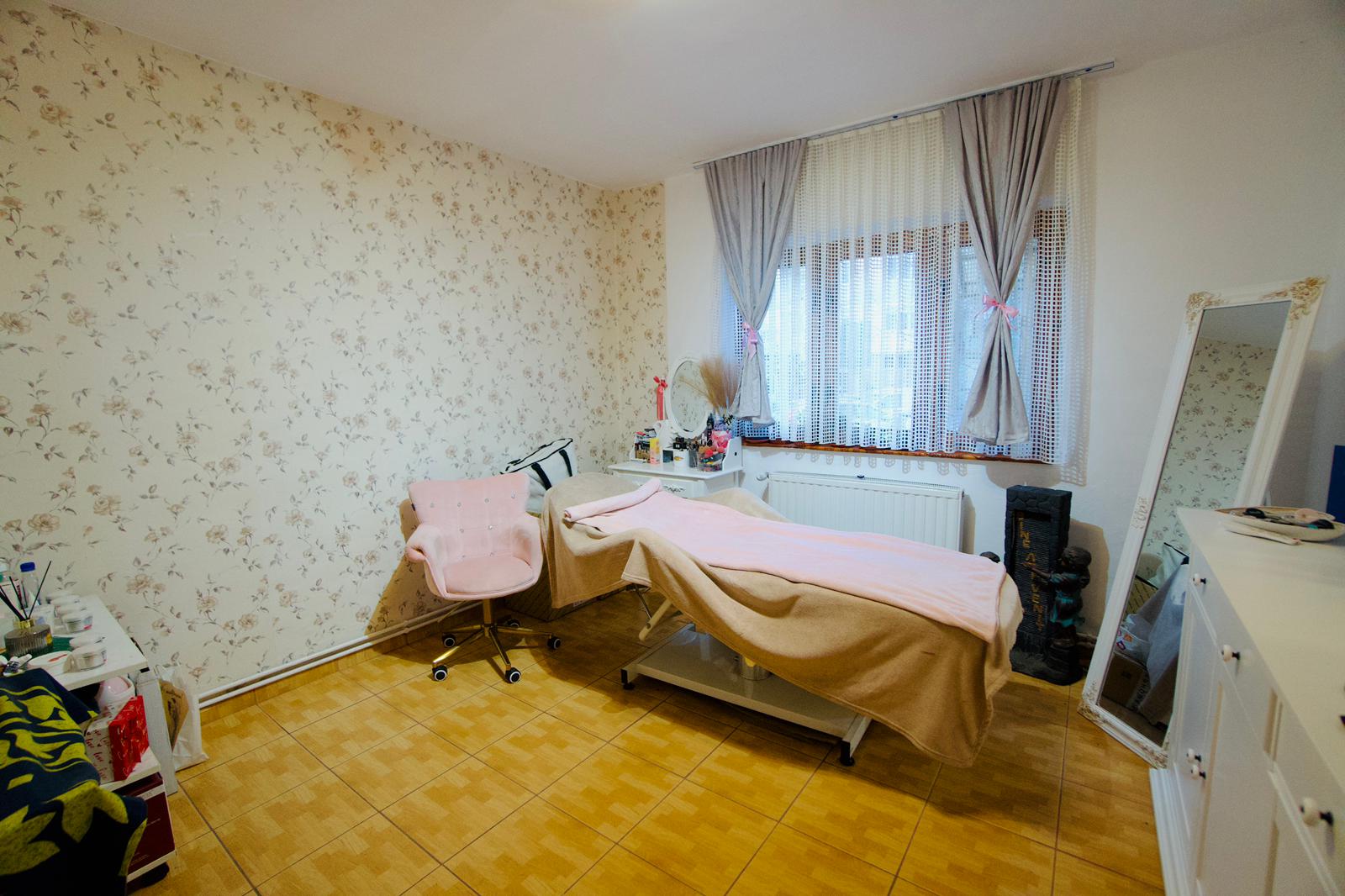 3 Spatii comerciale in Salonta zona Gari.