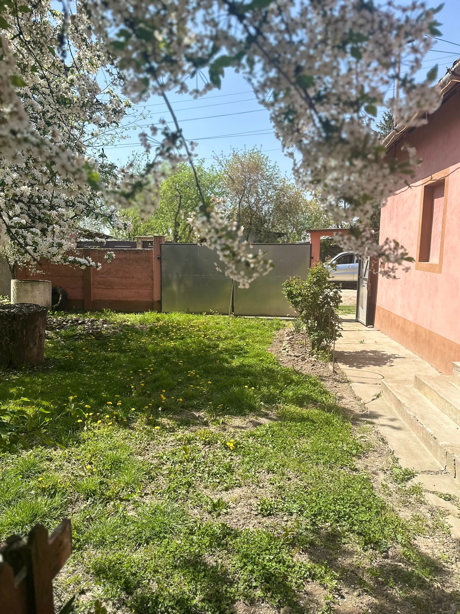 Casa cu potential in Boiu , Bihor ! teren extrem de generos.