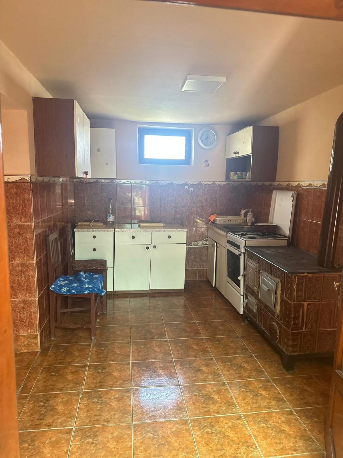 Casa cu potential in Boiu , Bihor ! teren extrem de generos.