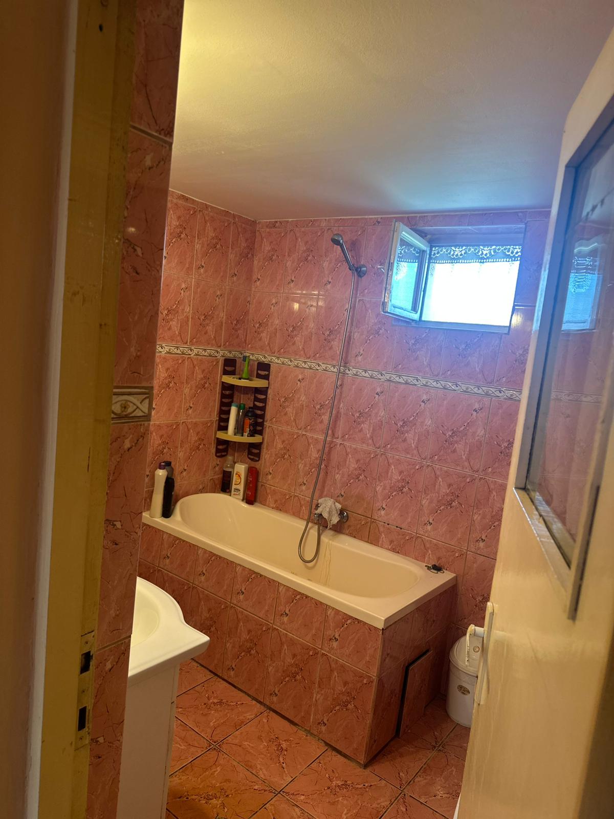 Casa cu potential in Boiu , Bihor ! teren extrem de generos.