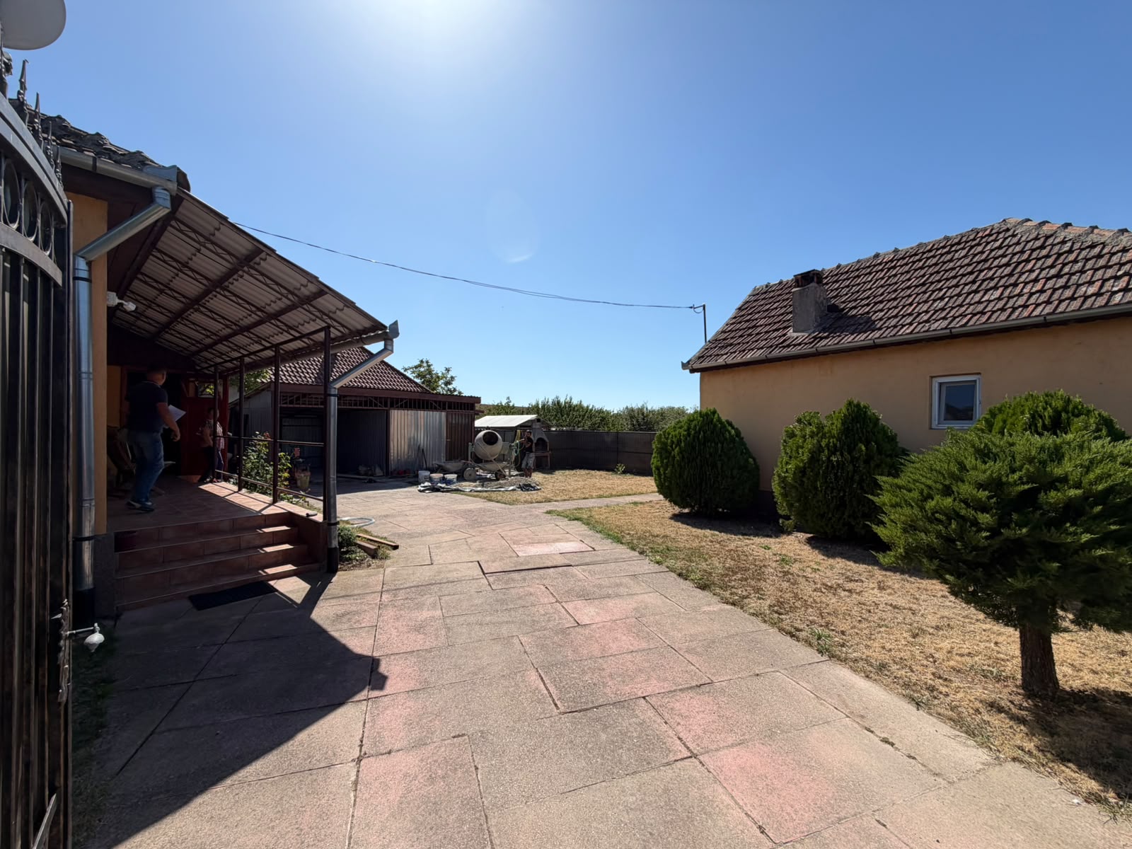 Casa complect mobilata.