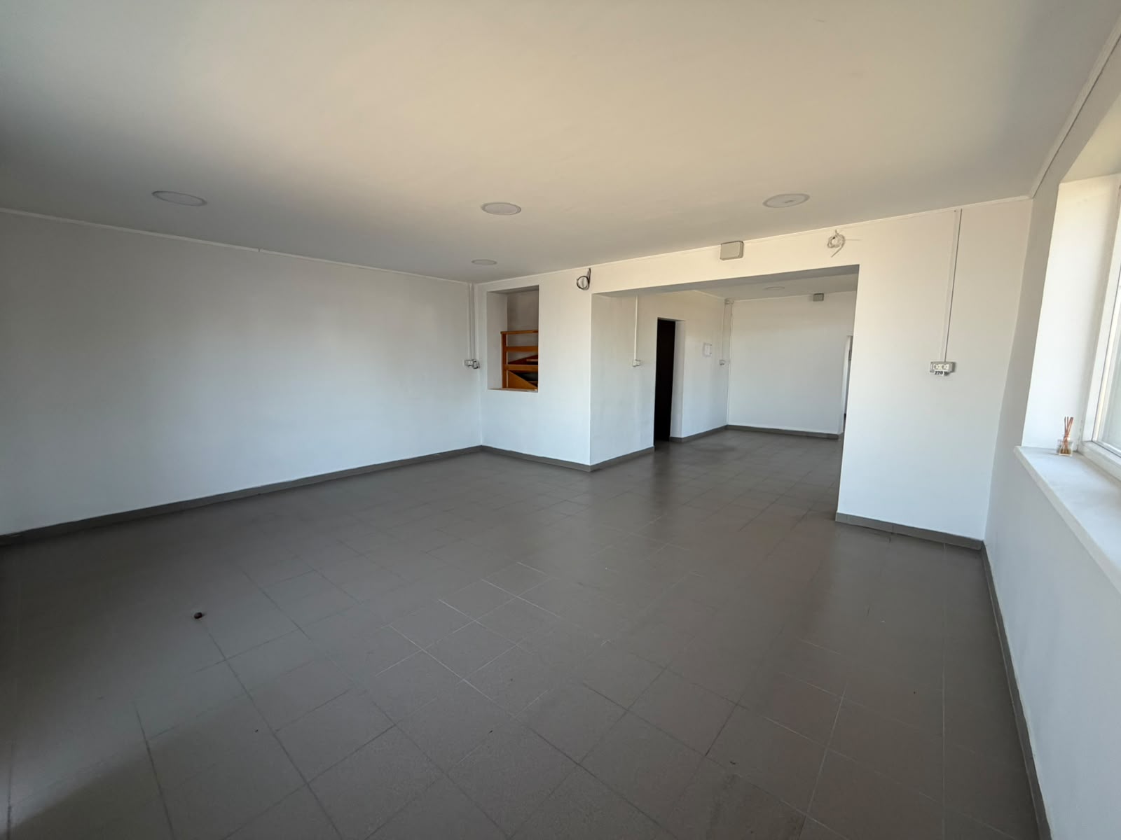Spatiu comercial la drumul Oradea-Arad